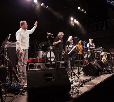 Vladimír Mišík & Blue Shadows & etc (foto Zuzana Bönich 2019) Vladimír Mišík & Blue Shadows & etc (foto Zuzana Bönich 2019)